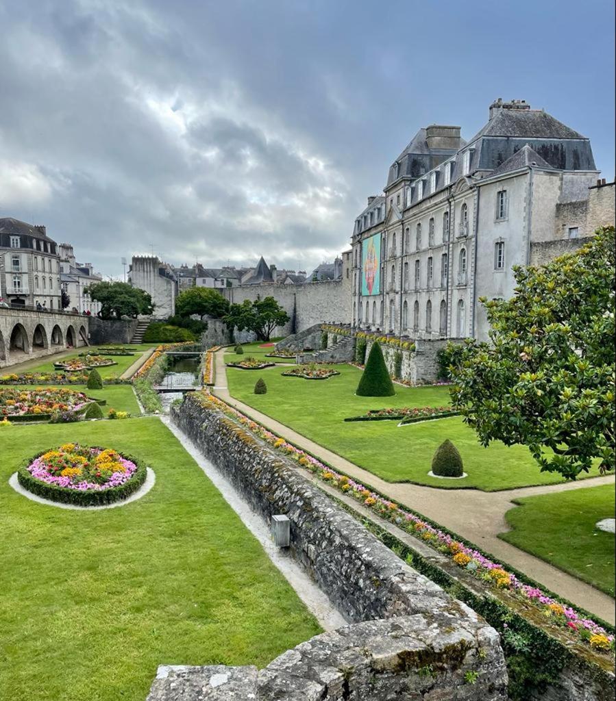 Laroche Grand Duplex Dans Le Centre Historique Avec Garage Apartamento Vannes Exterior foto